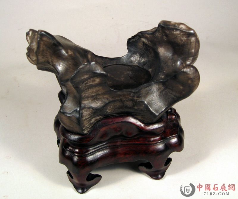 Three Gorges Stone With Pond (15x16x8cm).jpg