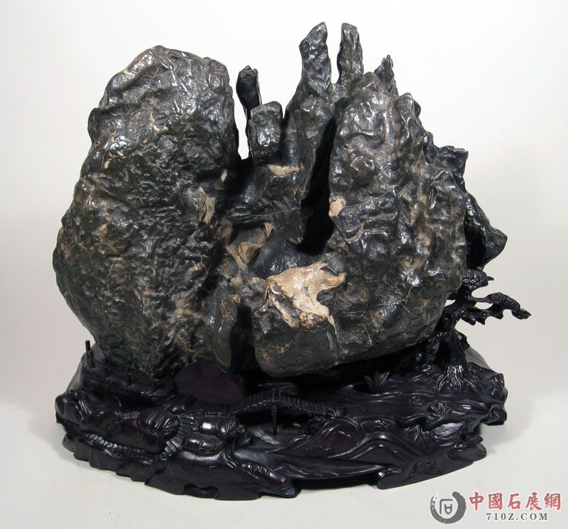 Three Gorges Stone 36x44x25 cm.jpg