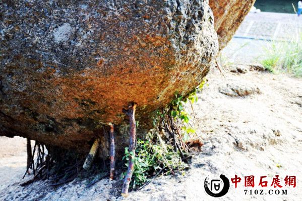 «ѿɽ�羰��֧֮����ʯ